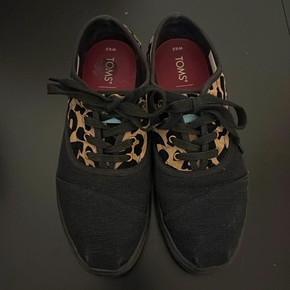 TOMS Leopard Canvas Sneakers Size 6.5